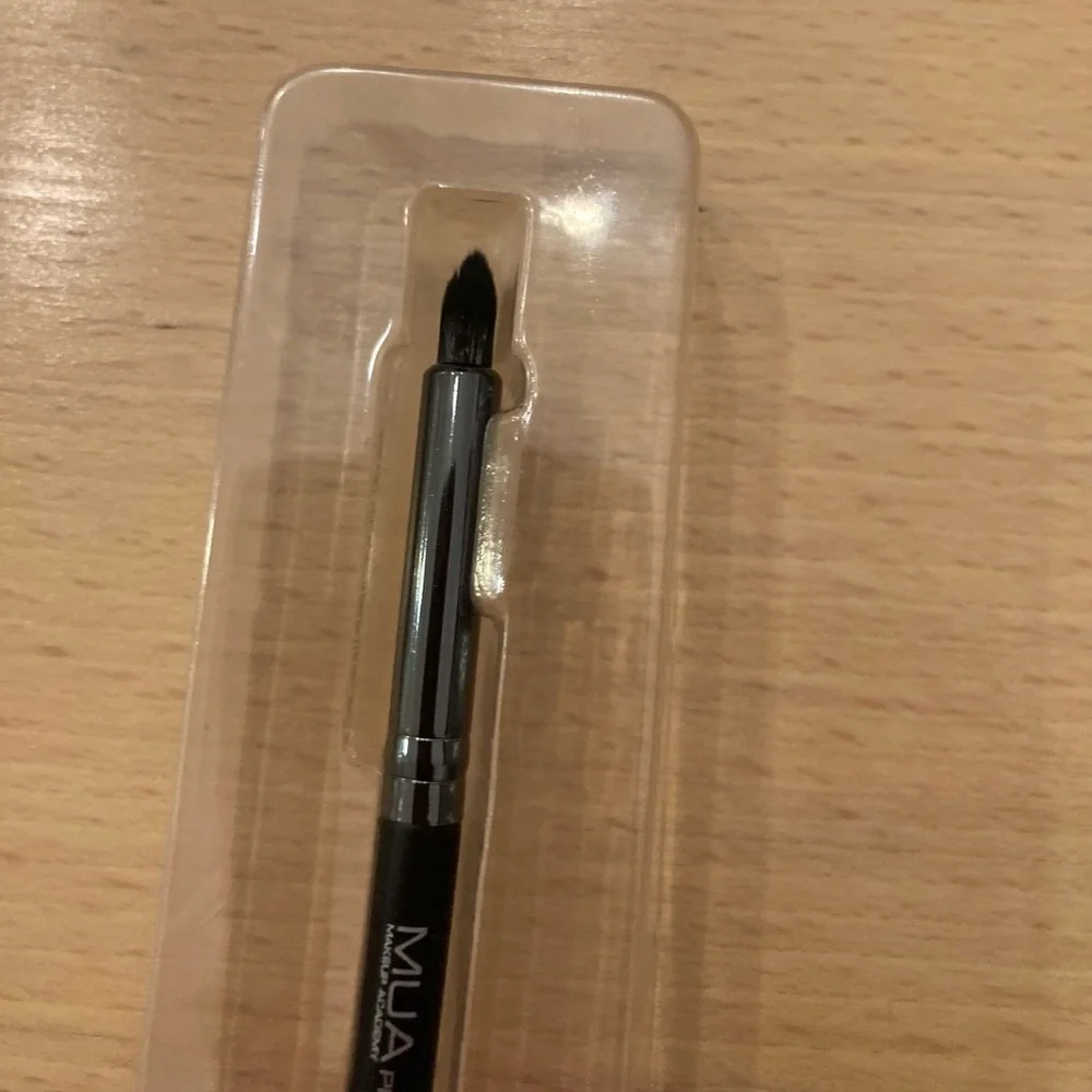 MAKEUP ACADEMY Double Ended Brow Brush & Spoolie - NIB